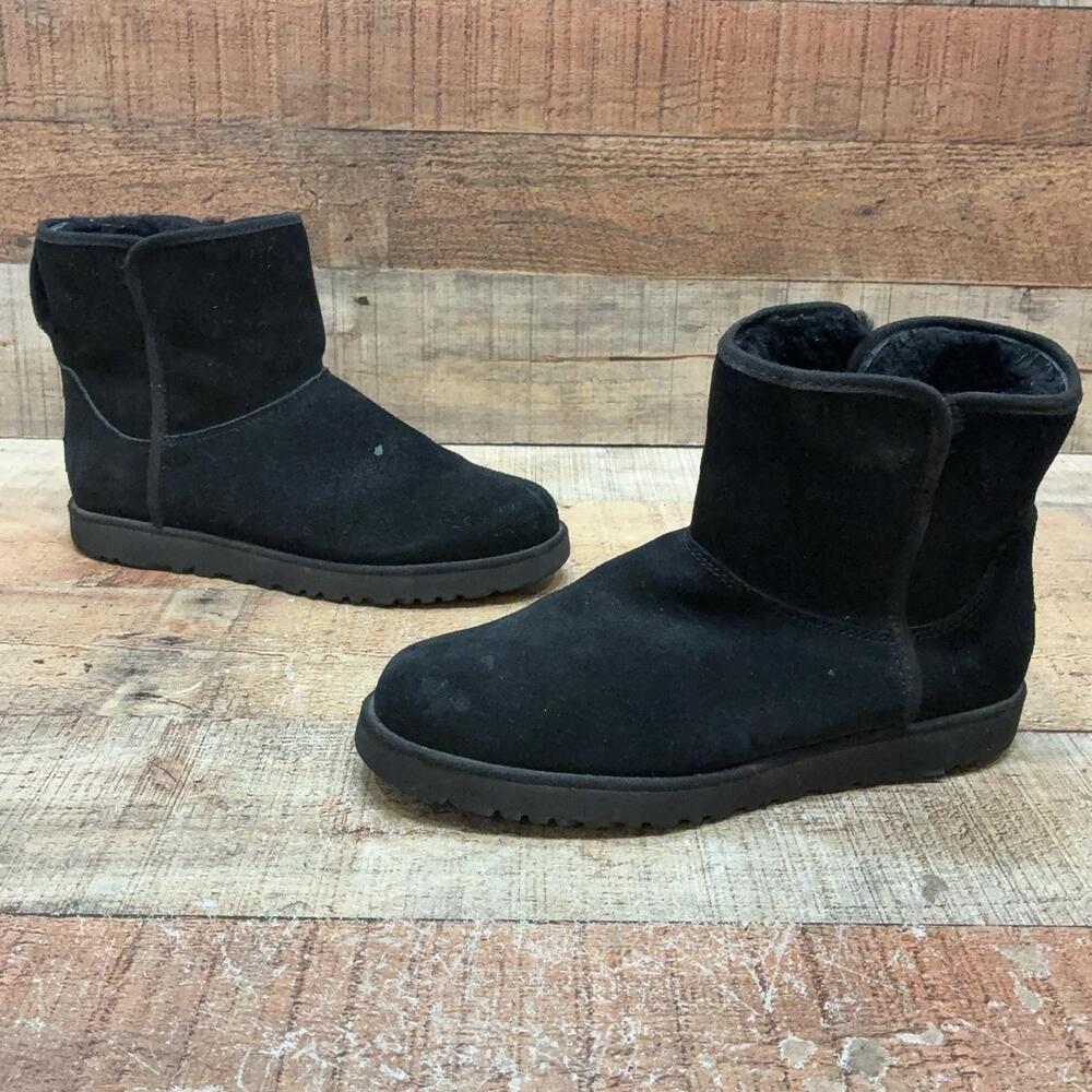 UGG 1125792 Boots Womens Size 7.5 38.5 Black Suede Shearling Ankle Winter